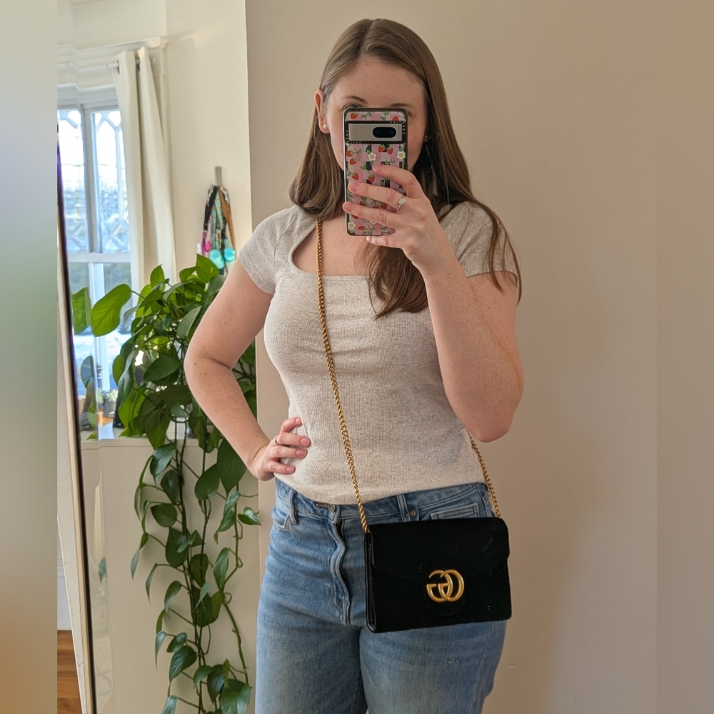 Black Gucci Marmont Velvet Crossbody Bag - Picture 4 of 16